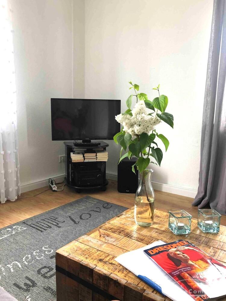 27018 HomeCompany Dresden Möbliert/Furnished 2-Zimmer-Apartment mit Balkon in Dresden-Nickern max. 1 Person – Dresden – Vorschaubild 3
