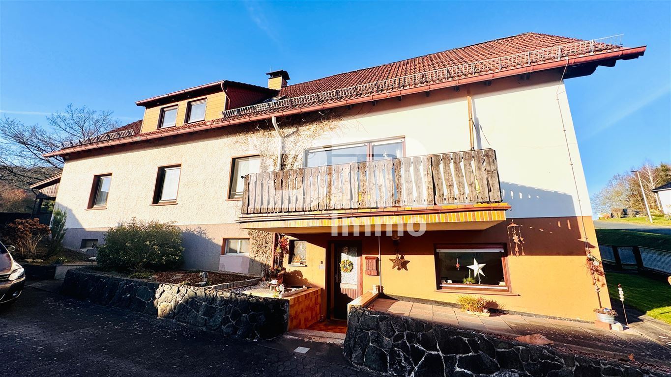 Ein-bis Zweifamilienhaus mit Anbauten auf 1.250 m² Traumgrundstück mit Panoramablick – Einbeck – Bild 1 von 32