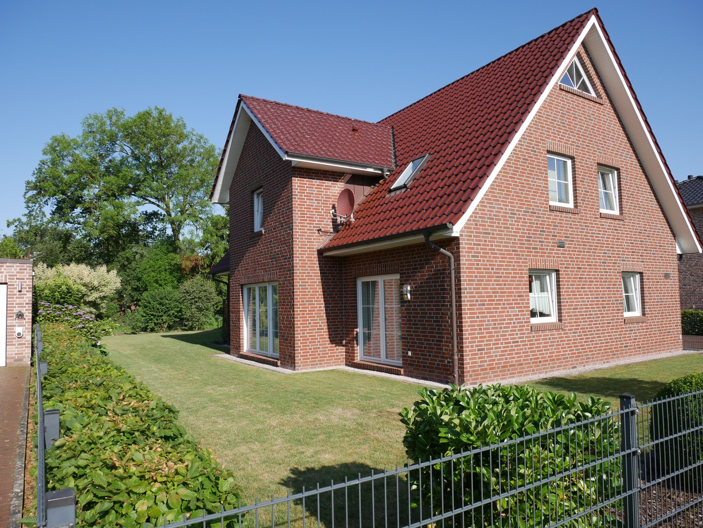 Hochwertig, Modern, in einmaliger grüner Lage – Leer – Vorschaubild 2