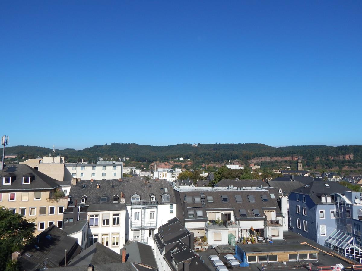Blick über die Stadt- Altersgerechte helle Penthousewohnung an der Fußgängerzone – Trier – Vorschaubild 2