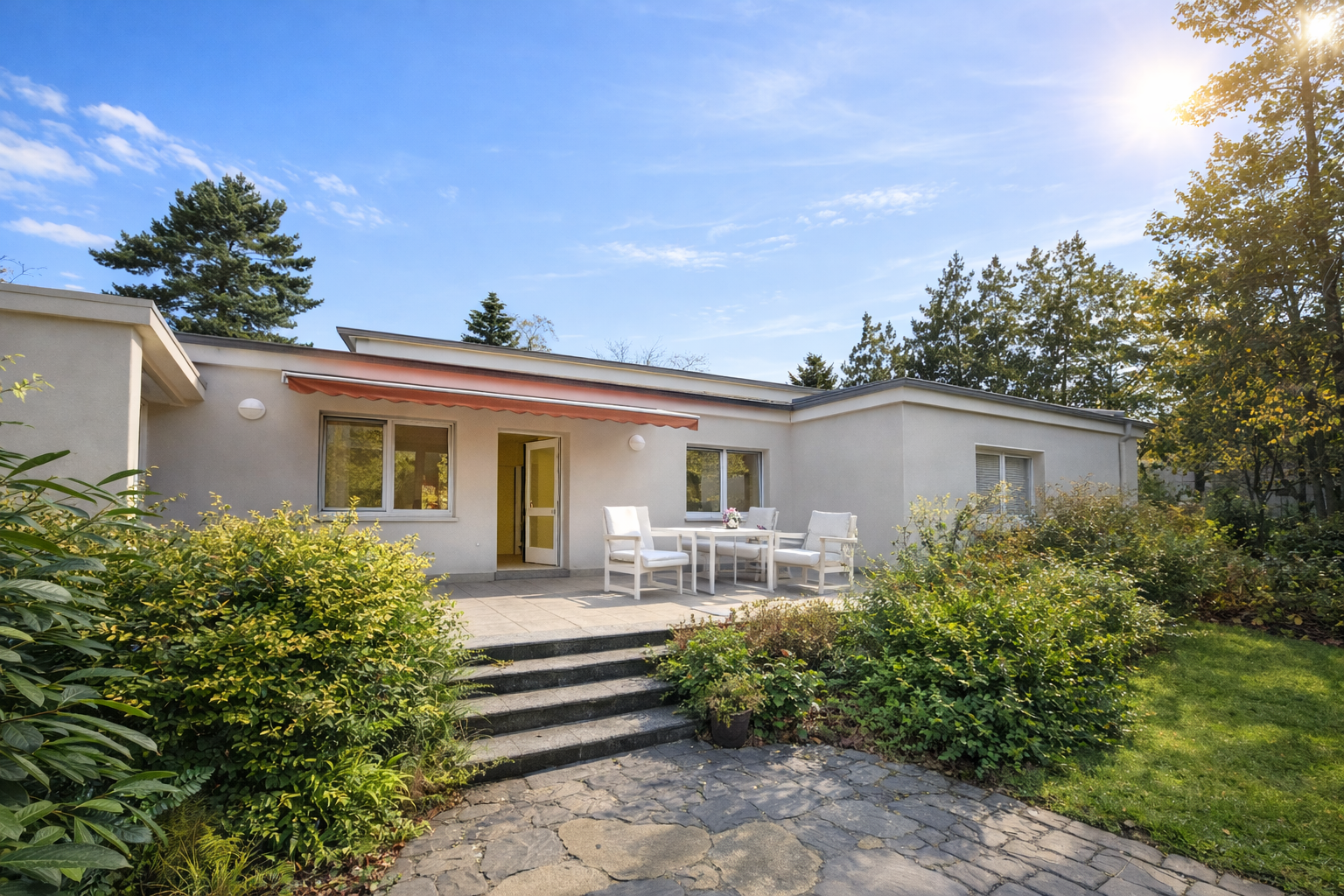 Zentral gelegen - Bauhausstyle Bungalow - mit herrlichem Garten – Friesack – Vorschaubild 3