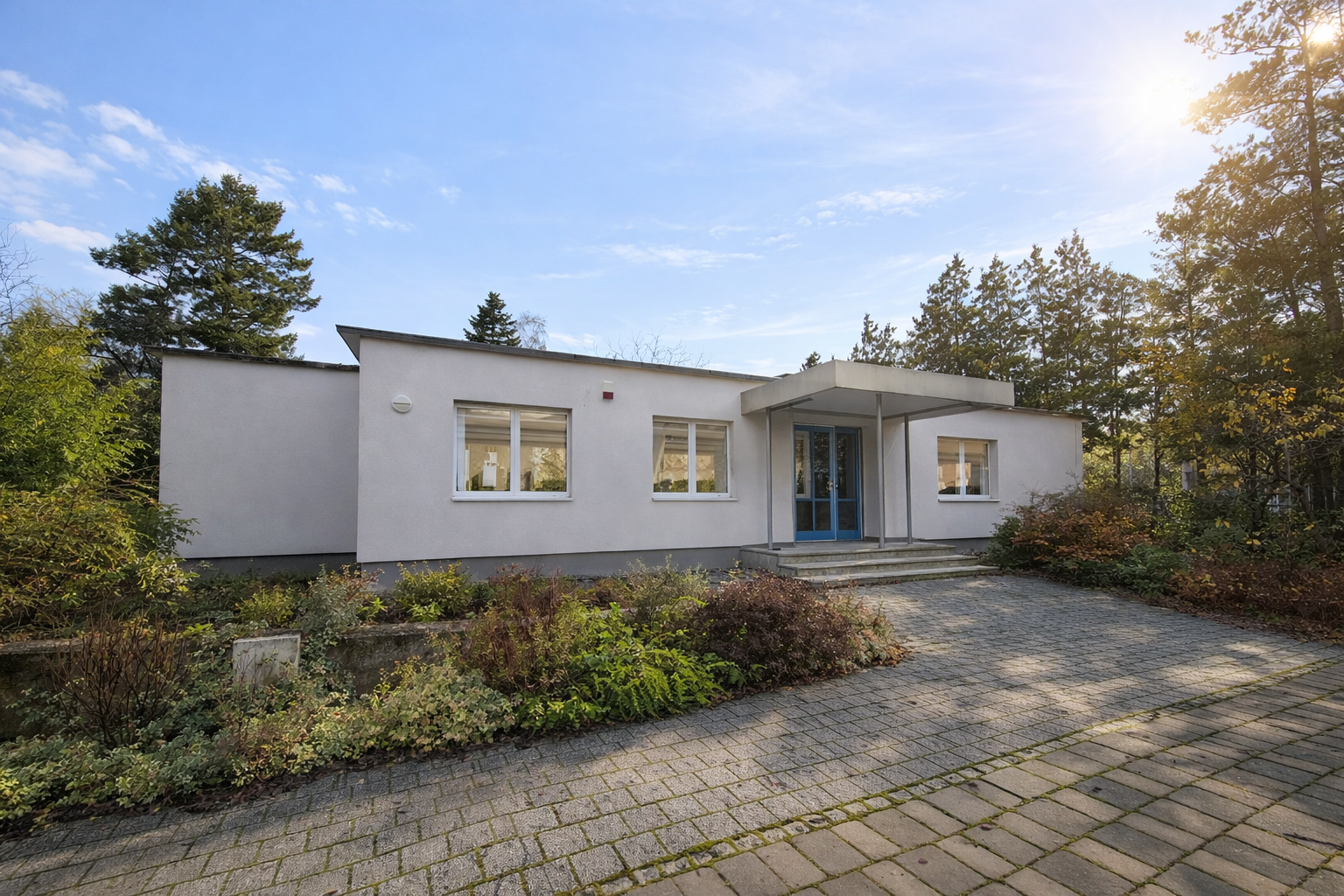 Zentral gelegen - Bauhausstyle Bungalow - mit herrlichem Garten – Friesack – Vorschaubild 4