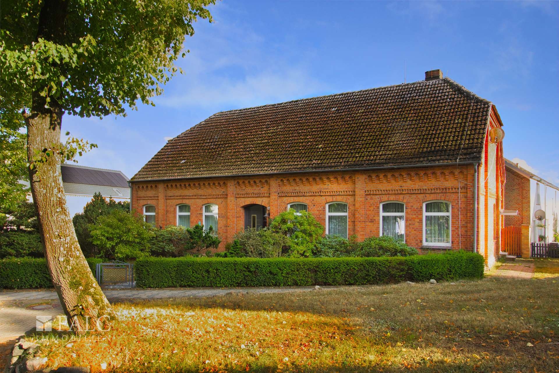 Großzügiges Bauernhaus mit Ausbaupotenzial in naturnaher Lage – Tramm – Vorschaubild 2