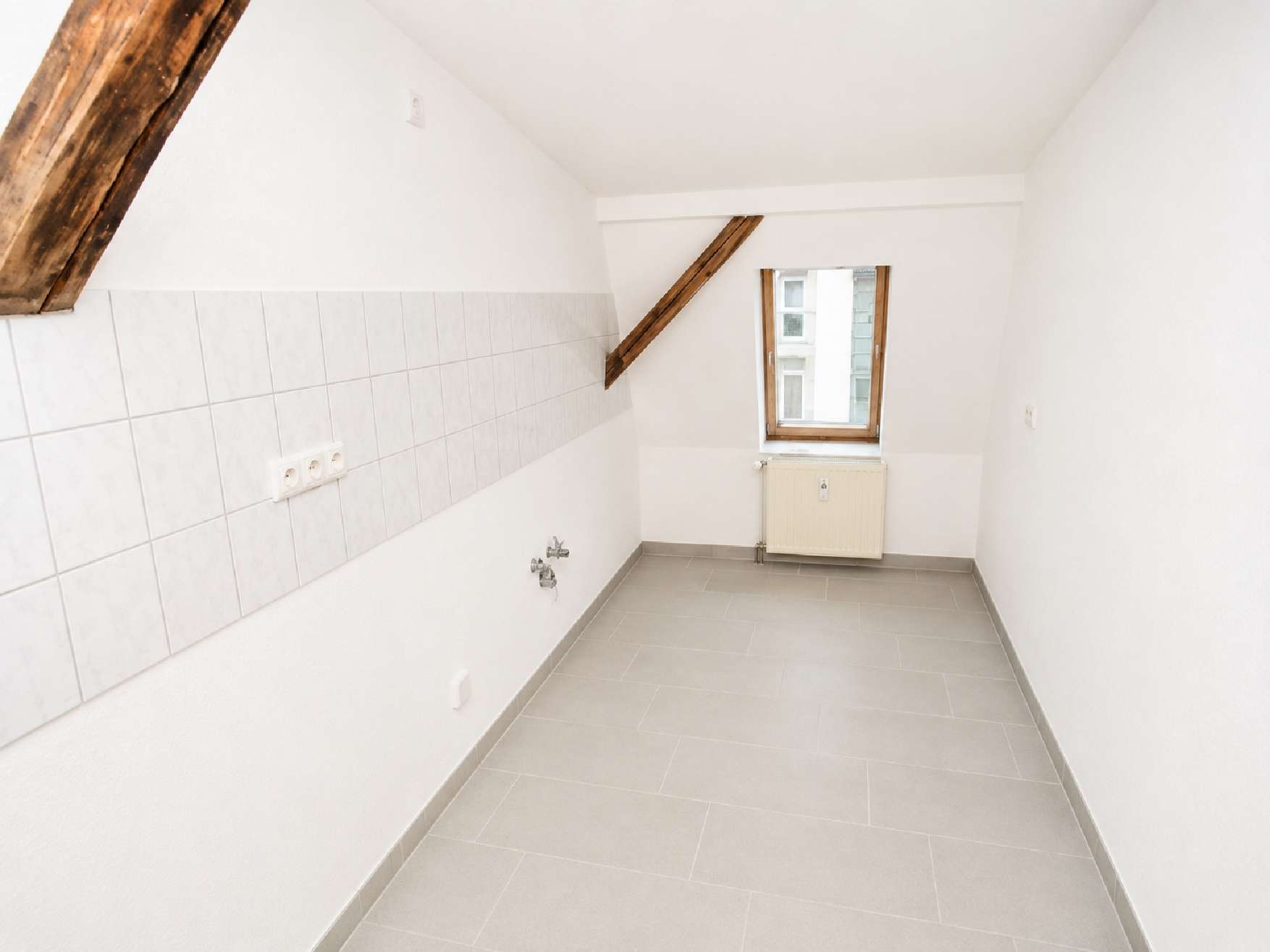 3-Zimmer-Wohnung mit separater Küche, Badewanne, Laminat – Magdeburg – Vorschaubild 5