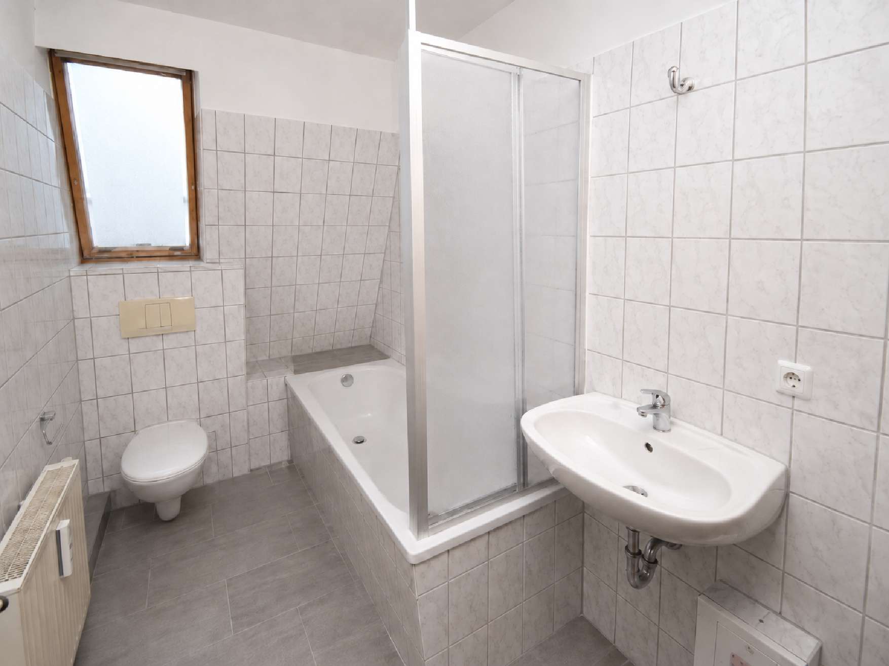 3-Zimmer-Wohnung mit separater Küche, Badewanne, Laminat – Magdeburg – Vorschaubild 6
