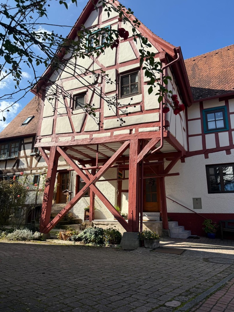 Historisches Fachwerkhaus mit Einliegerwohnung & Scheune im Herzen von Oberderdingen – Oberderdingen – Bild 1 von 25