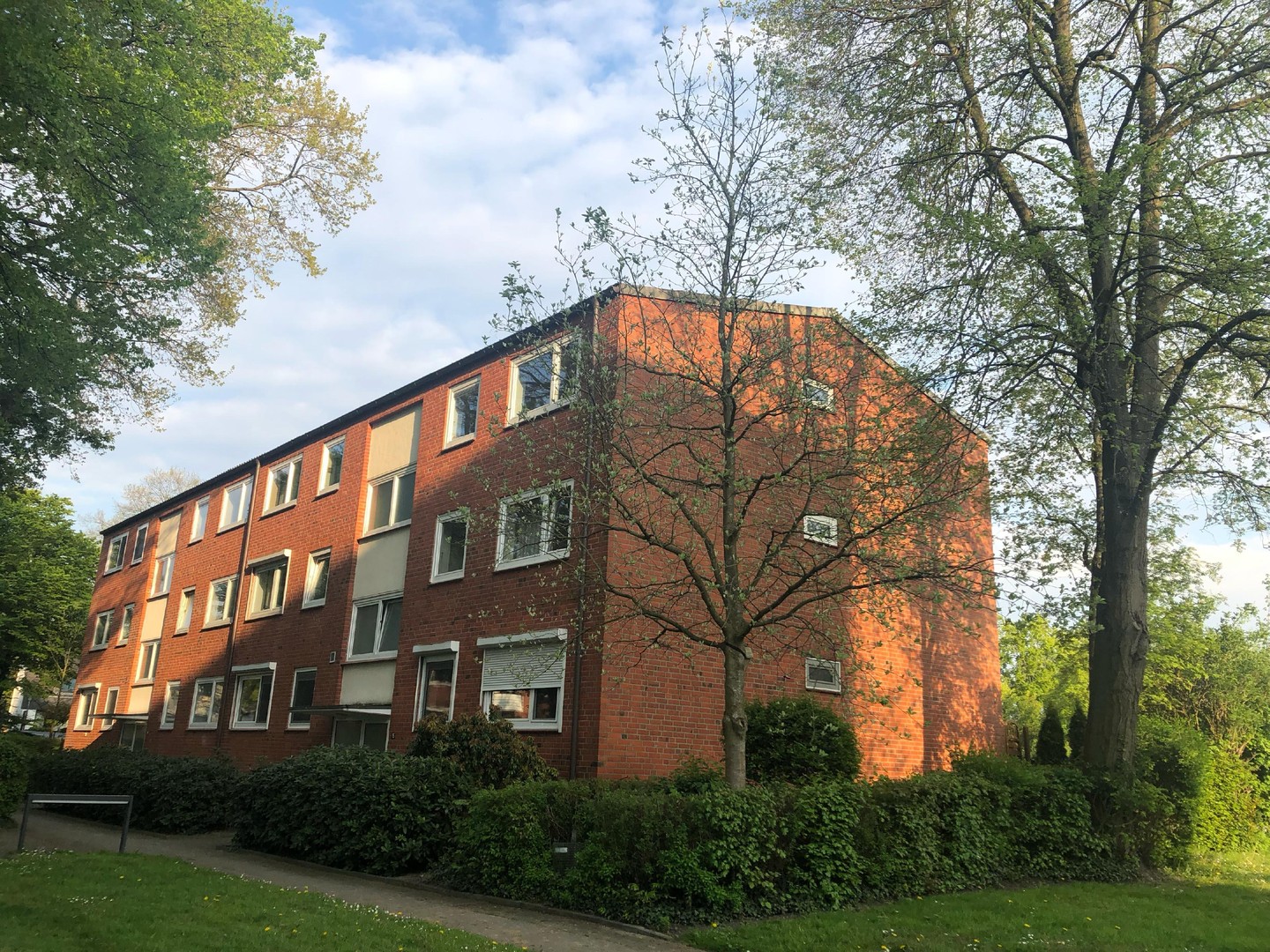 Von privat: Sonnige, ruhige 2,5 Zimmer-Wohnung im familienfreundlichen Hamburger Stadtteil Niendorf