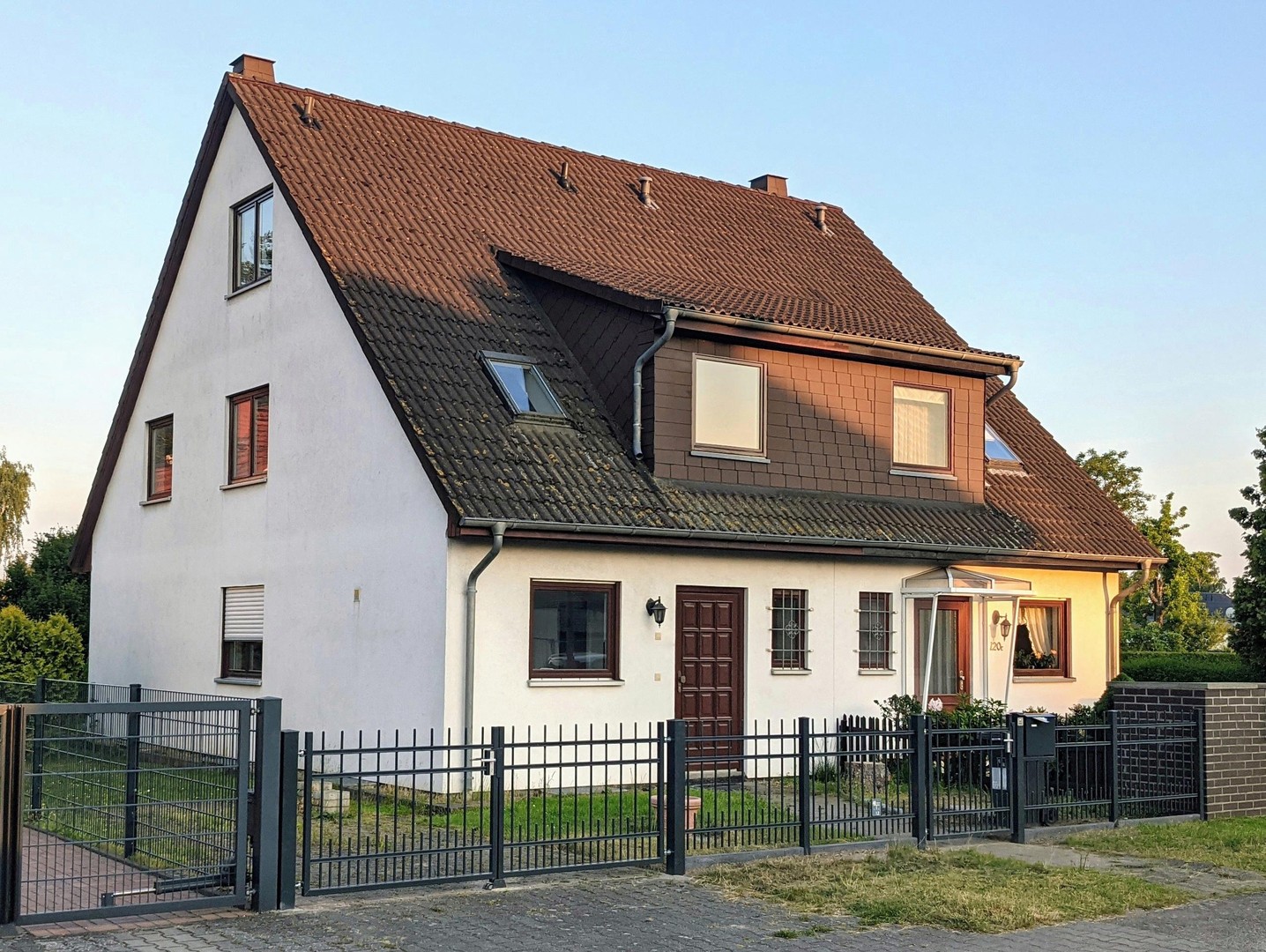 Renovierte Doppelhaushälfte mit Garten in Berlin-Mahlsdorf