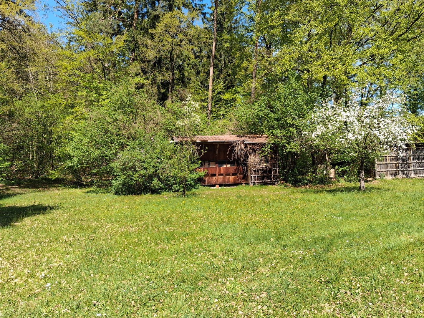 Großzügiges Haus im Grünen – vielseitig nutzbar, kurzfristig verfügbar | 659.000 € – Emmerting – Bild 1 von 18