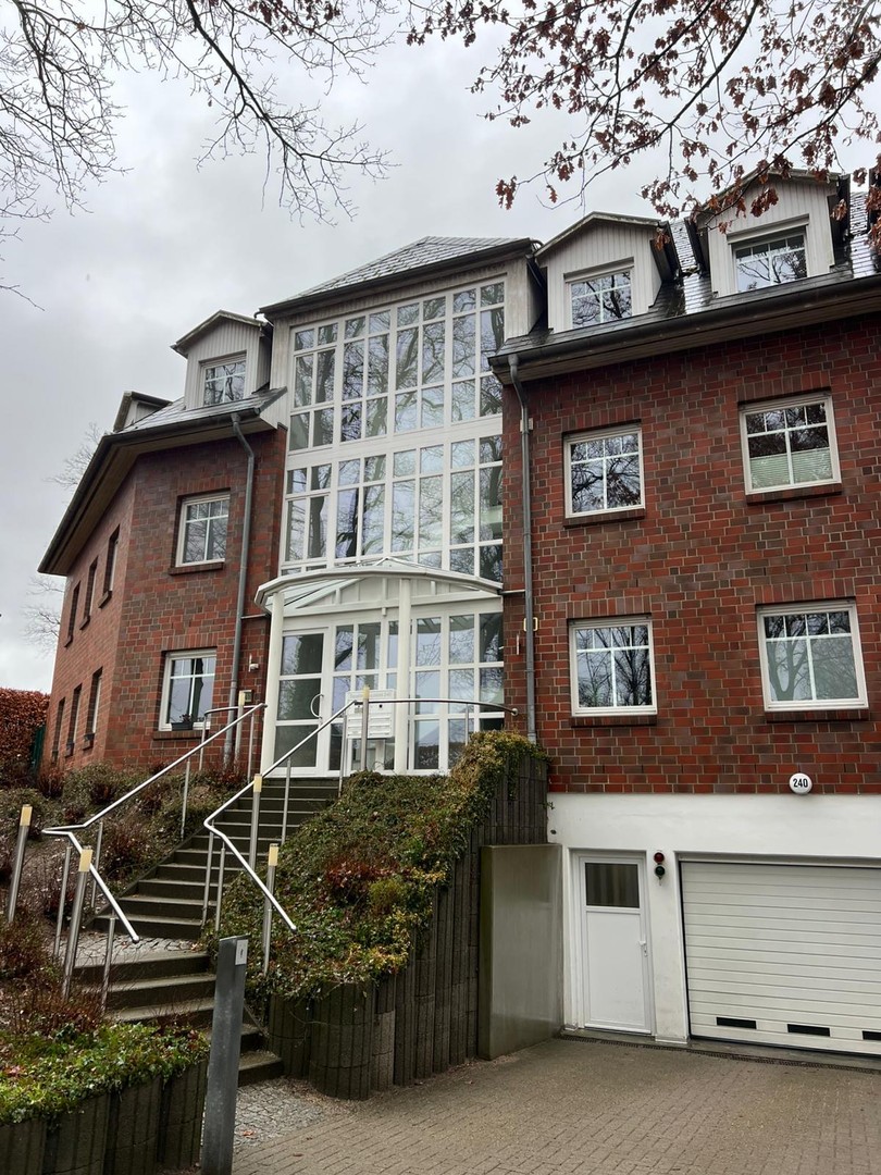 Komfortabel wohnen in Hamburg-Sasel: 3,5 Zimmer, 117 m², Aufzug & 2 TG-Plätze