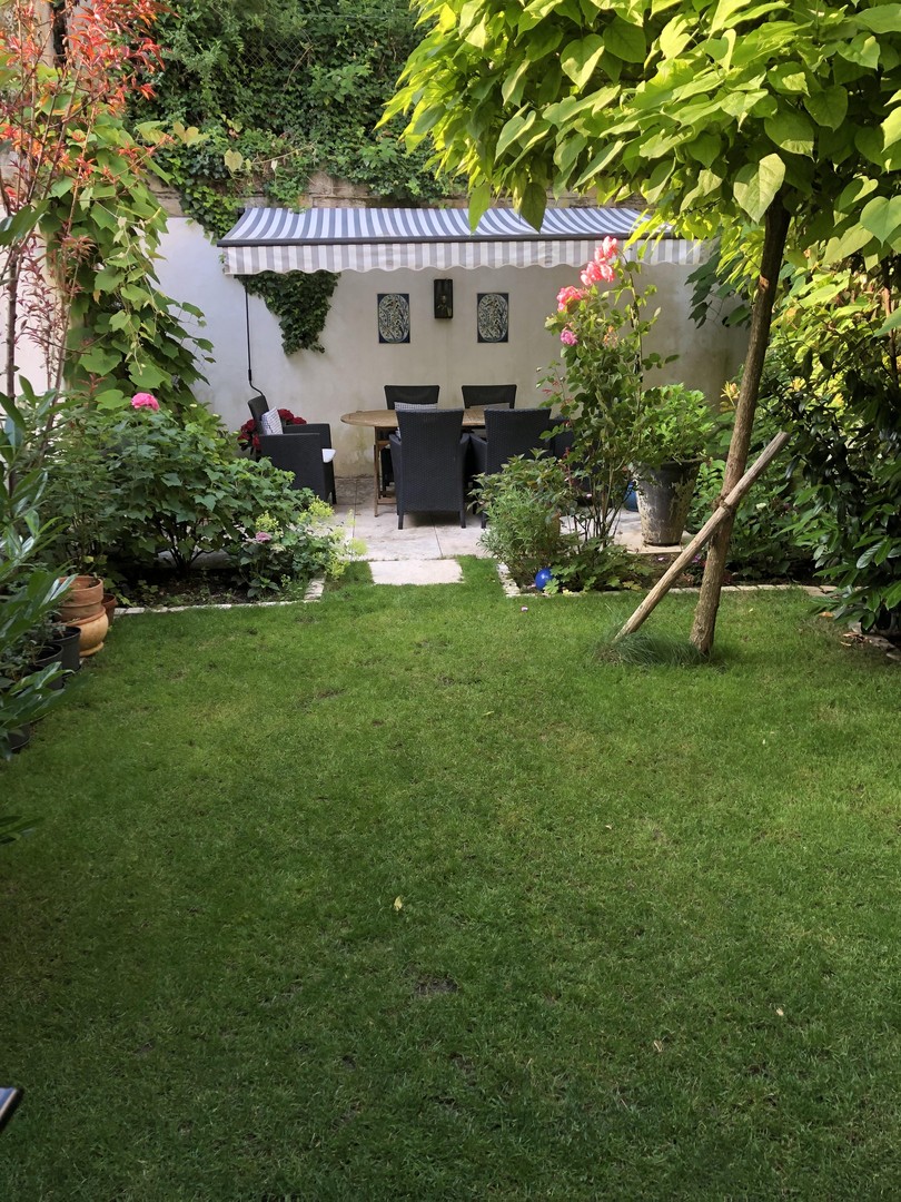 Kernsaniertes Dreifamilienhaus mit Einliegerwohnung in Stuttgart