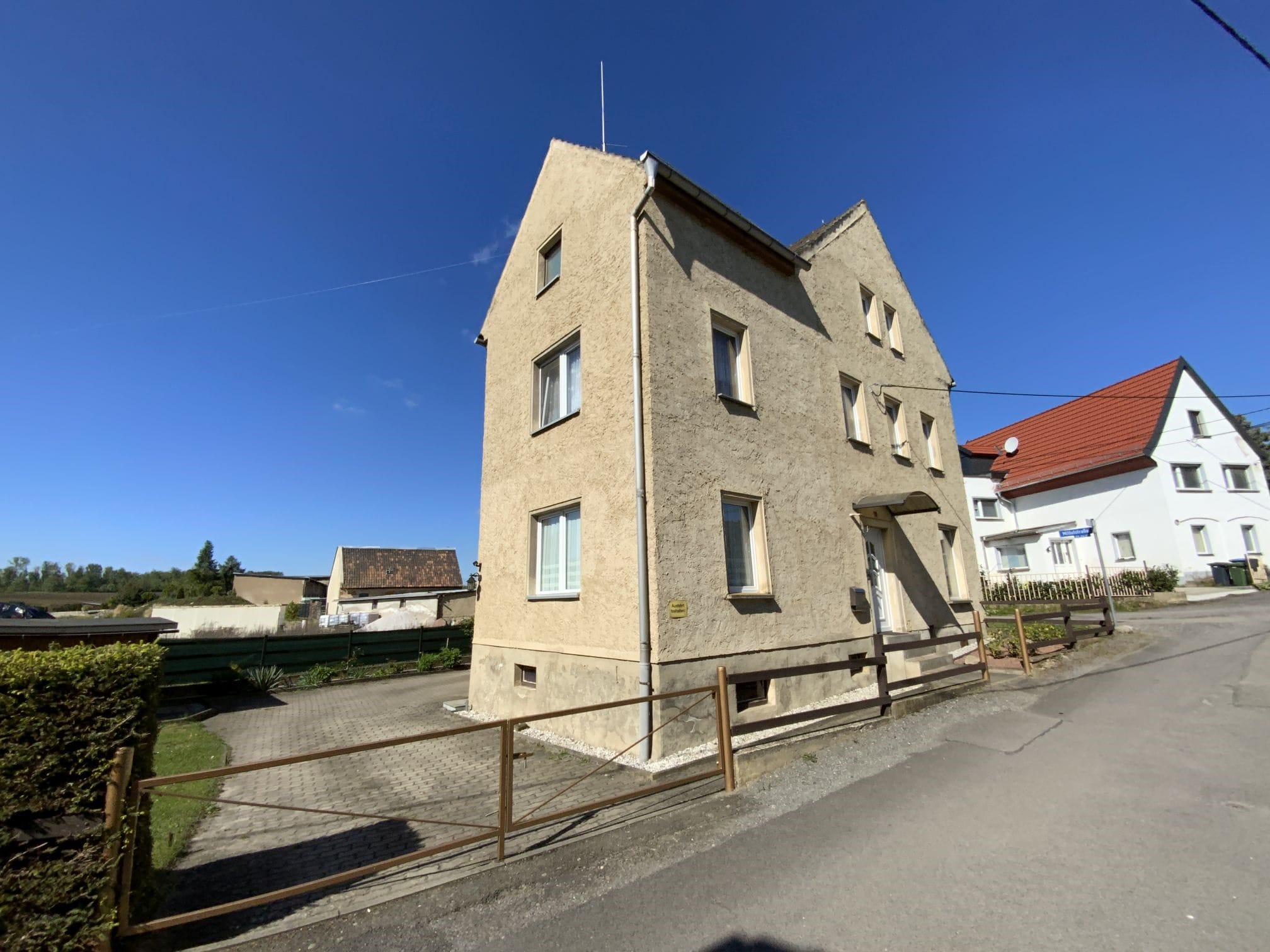 Immobilie in Kriebitzsch - Familienfreundliches Haus 
in ländlicher Idylle mit einladenden Sitzbereich im Garten - Bild 1