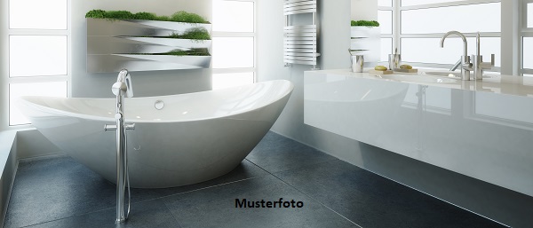 Großzügige 2-Zimmer-Wohnung mit Balkon und 2 Garagen + provisionsfrei +