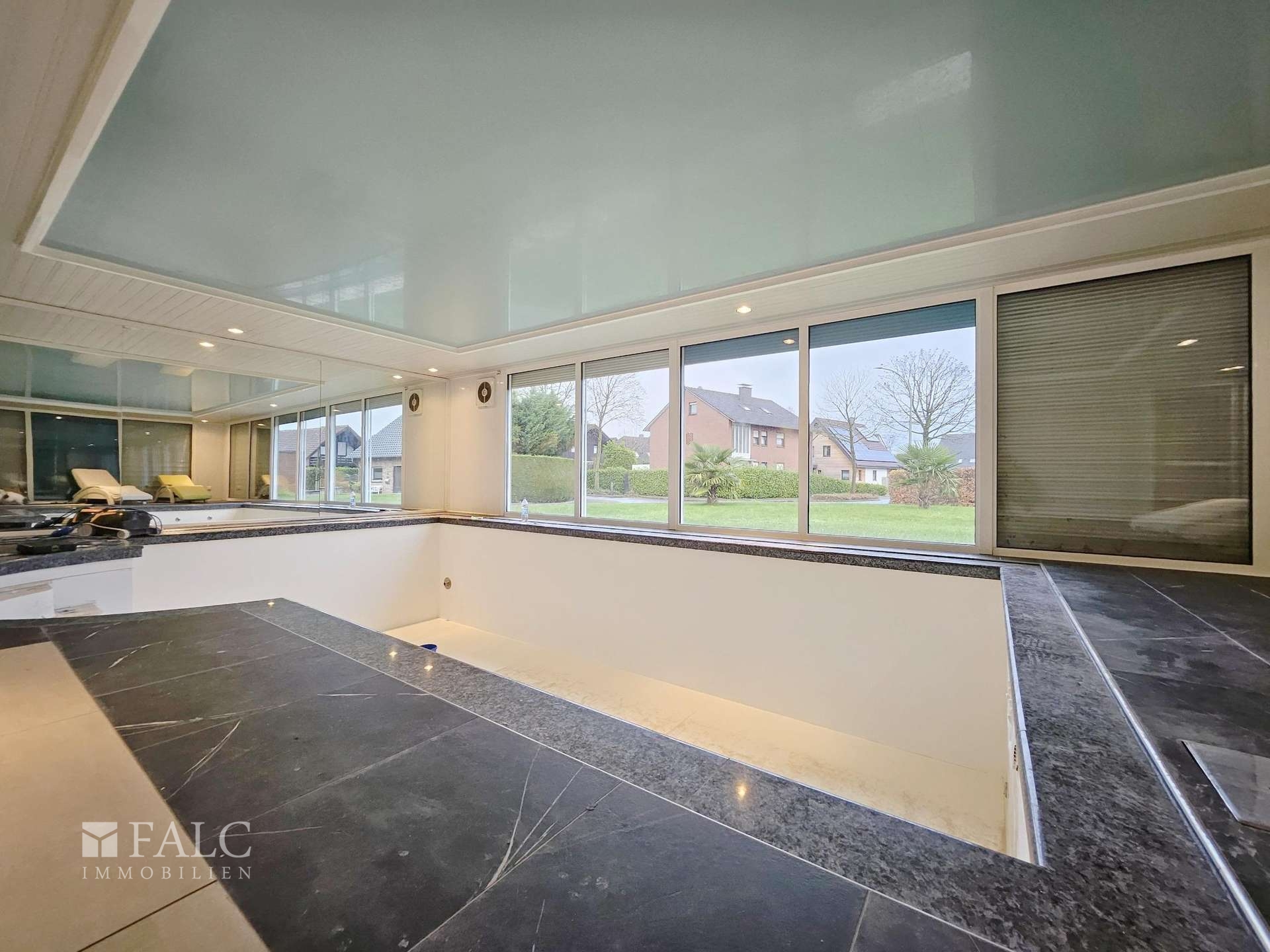 Traumhafte Villa mit Indoor-Pool und großzügigem Grundstück in zentraler Lage von Borken – Borken – Vorschaubild 10