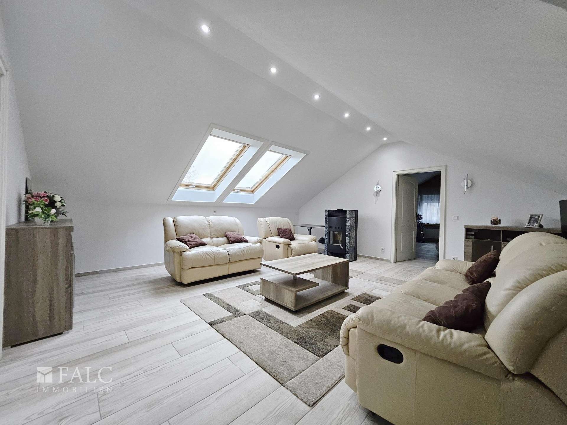 Traumhafte Villa mit Indoor-Pool und großzügigem Grundstück in zentraler Lage von Borken – Borken – Vorschaubild 11
