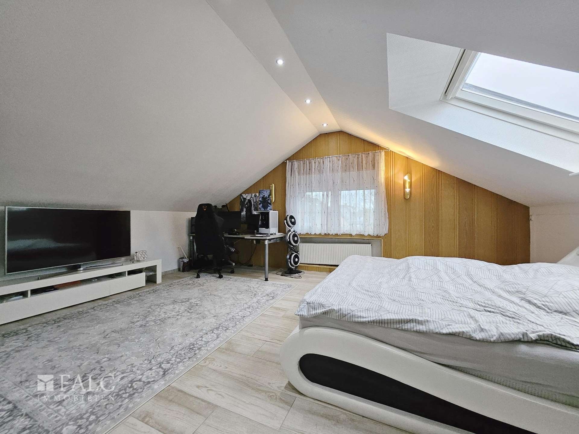 Traumhafte Villa mit Indoor-Pool und großzügigem Grundstück in zentraler Lage von Borken – Borken – Vorschaubild 12