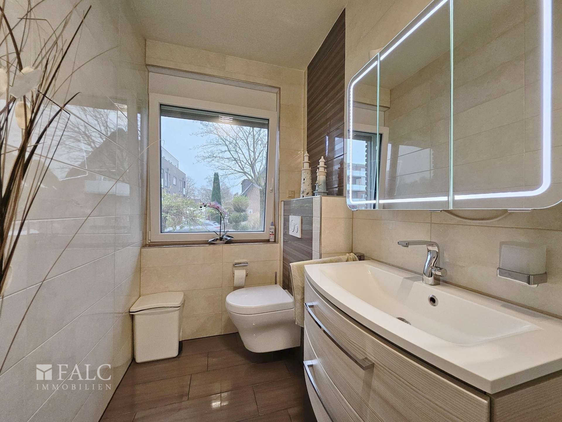 Traumhafte Villa mit Indoor-Pool und großzügigem Grundstück in zentraler Lage von Borken – Borken – Vorschaubild 17