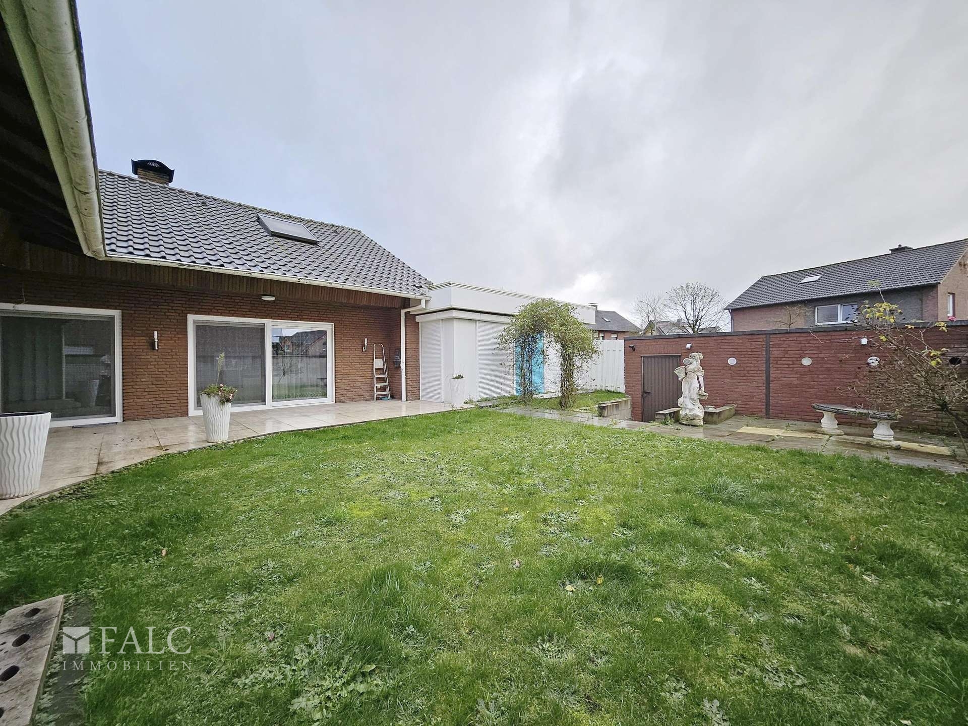 Traumhafte Villa mit Indoor-Pool und großzügigem Grundstück in zentraler Lage von Borken – Borken – Vorschaubild 22
