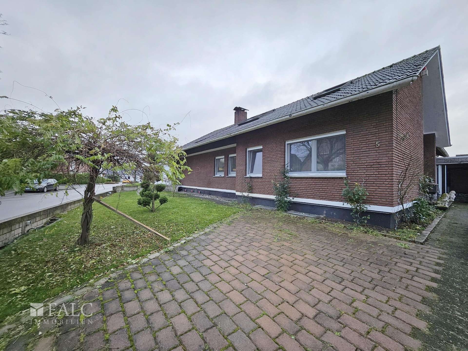 Traumhafte Villa mit Indoor-Pool und großzügigem Grundstück in zentraler Lage von Borken – Borken – Vorschaubild 23