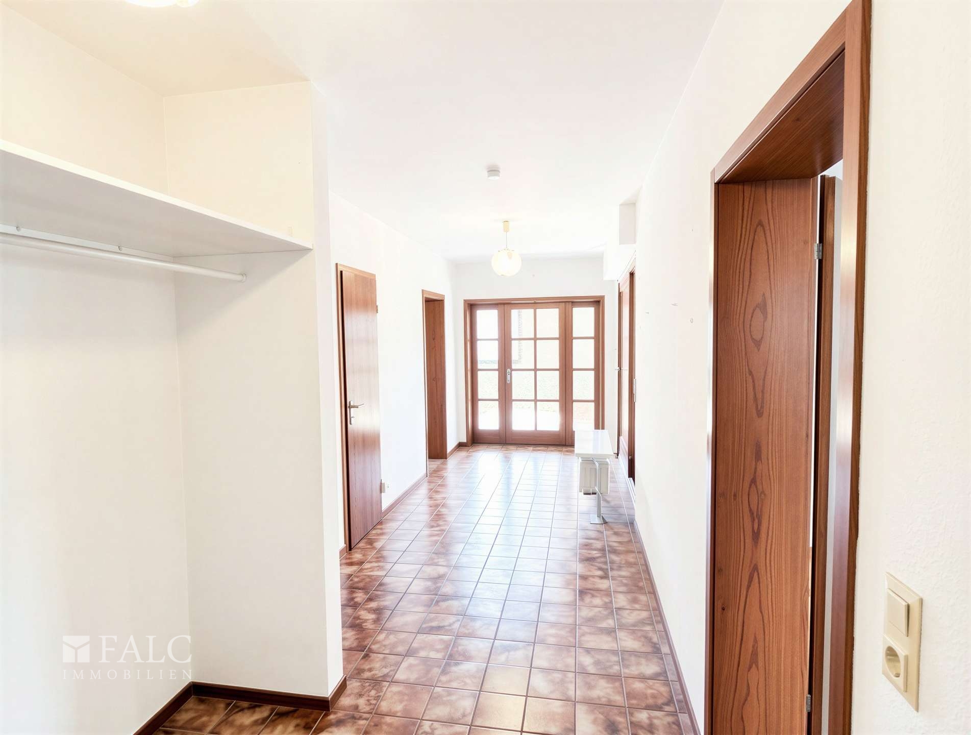 Großzügige 132 m² Wohnung mit großem Balkon und Stellplatz im gepflegten Dreifamilienhaus – Trier – Vorschaubild 3