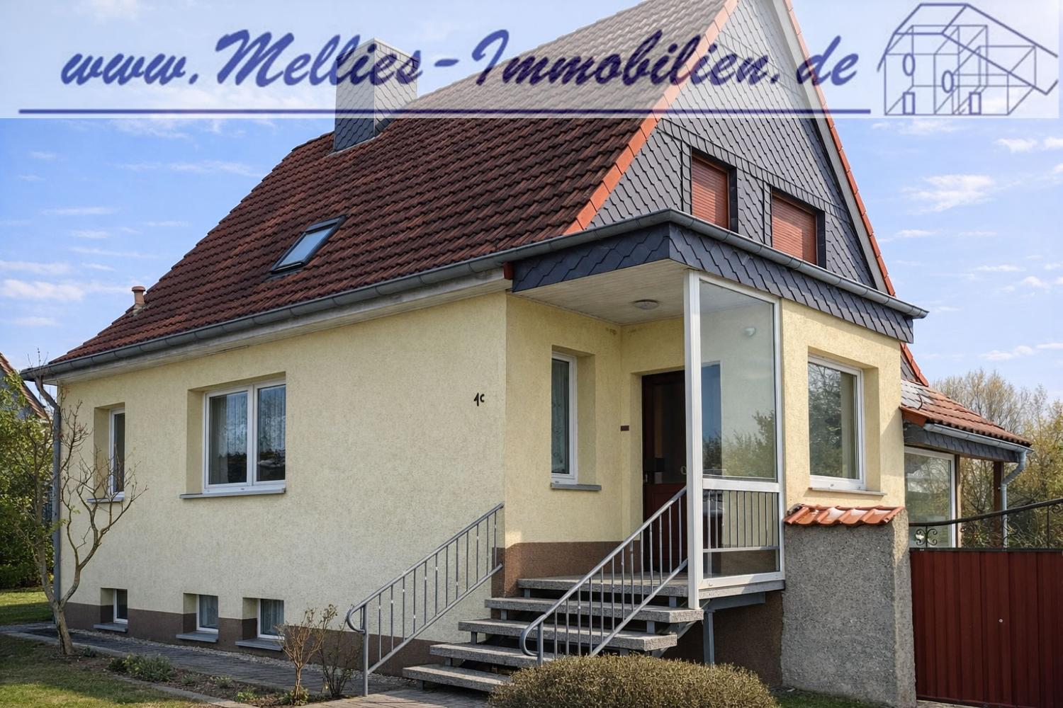 Dieses Einfamilienhaus ist in Massivbauweise mit viel Nebengebäude – Diesdorf – Bild 1 von 15