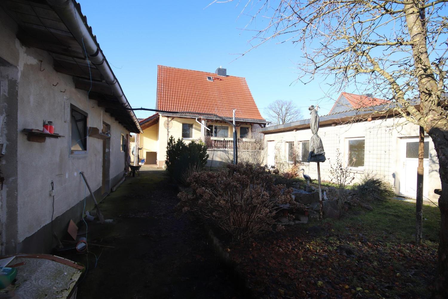 Dieses Einfamilienhaus ist in Massivbauweise mit viel Nebengebäude – Diesdorf – Vorschaubild 5
