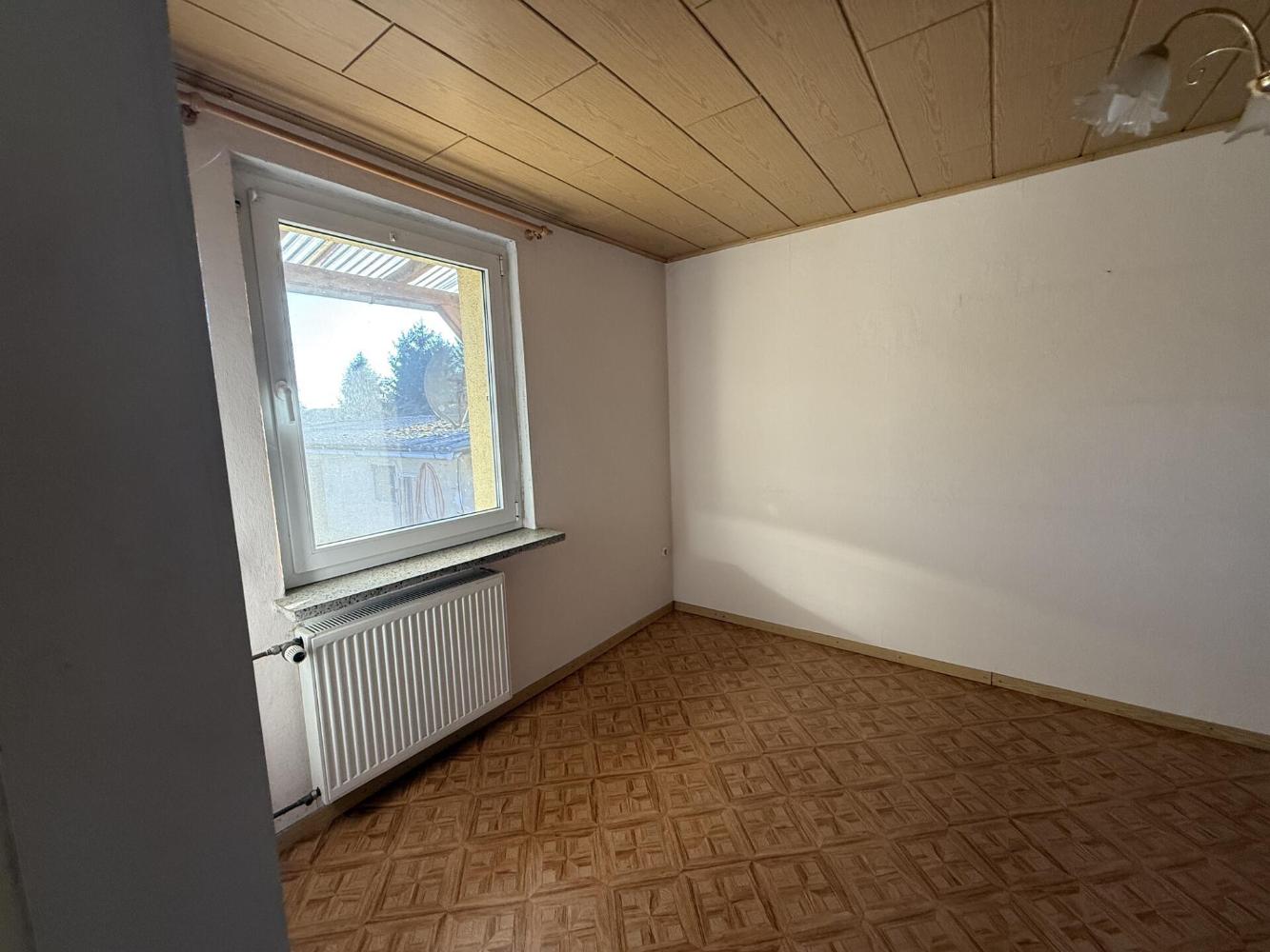 Dieses Einfamilienhaus ist in Massivbauweise mit viel Nebengebäude – Diesdorf – Vorschaubild 8