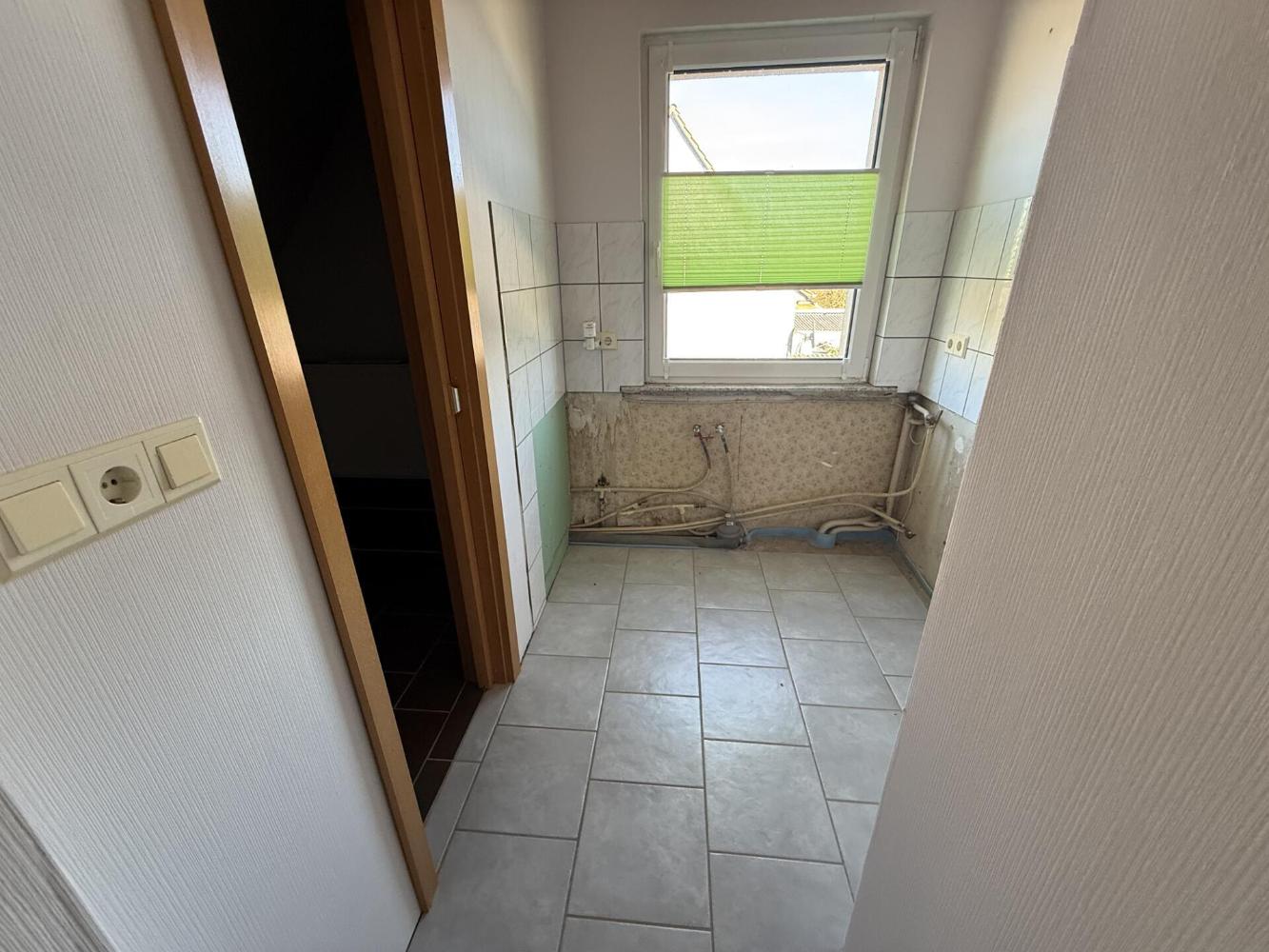 Dieses Einfamilienhaus ist in Massivbauweise mit viel Nebengebäude – Diesdorf – Vorschaubild 11