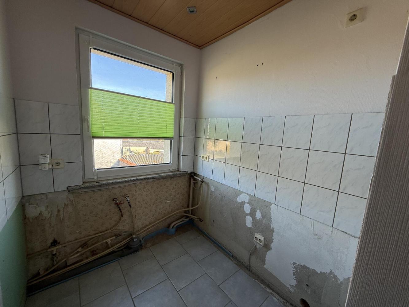 Dieses Einfamilienhaus ist in Massivbauweise mit viel Nebengebäude – Diesdorf – Vorschaubild 12
