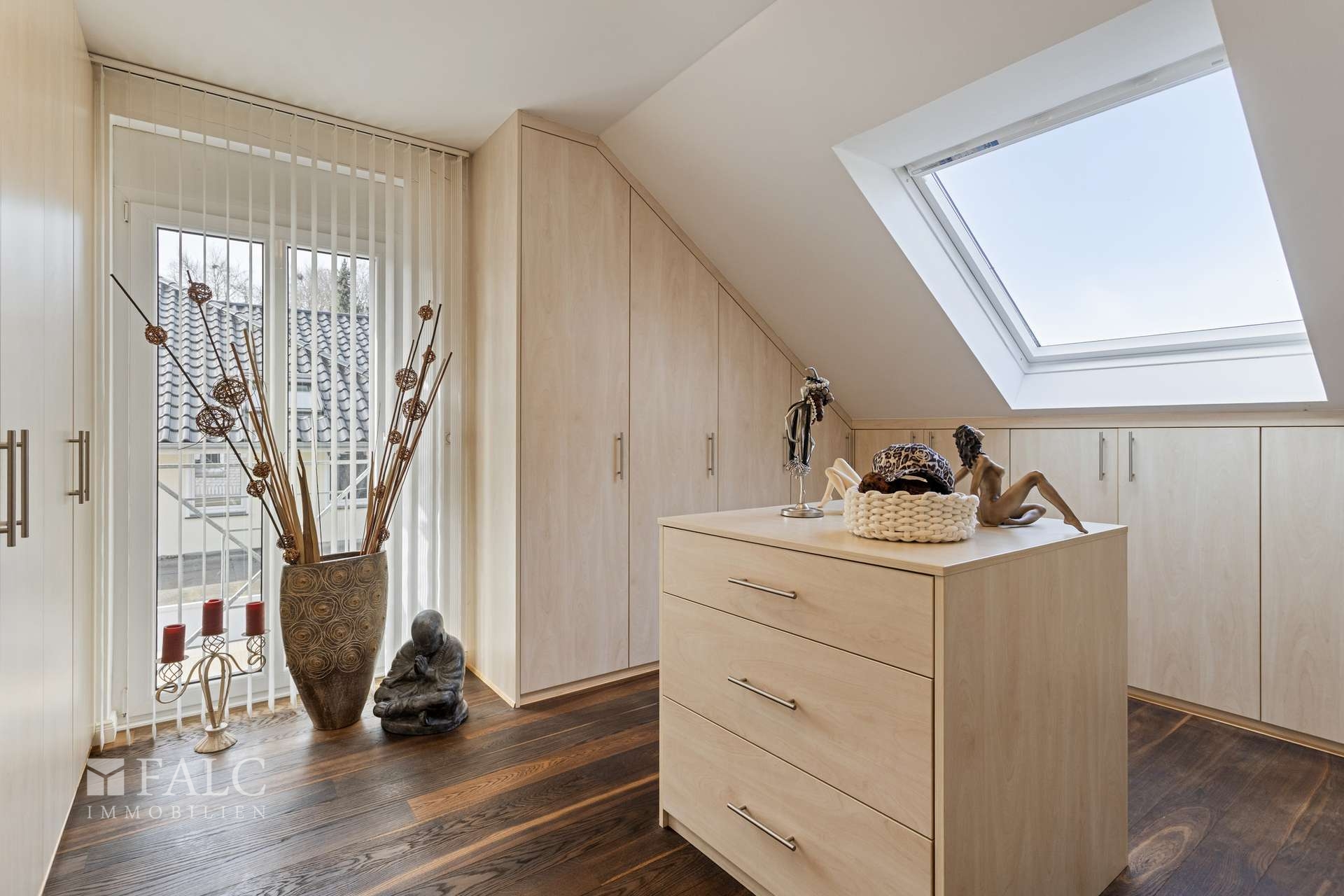 Großzügiges Einfamilienhaus mit Galerie, privater Gartenanlage und Garage in ruhiger Lage – Voerde (Niederrhein) – Vorschaubild 12