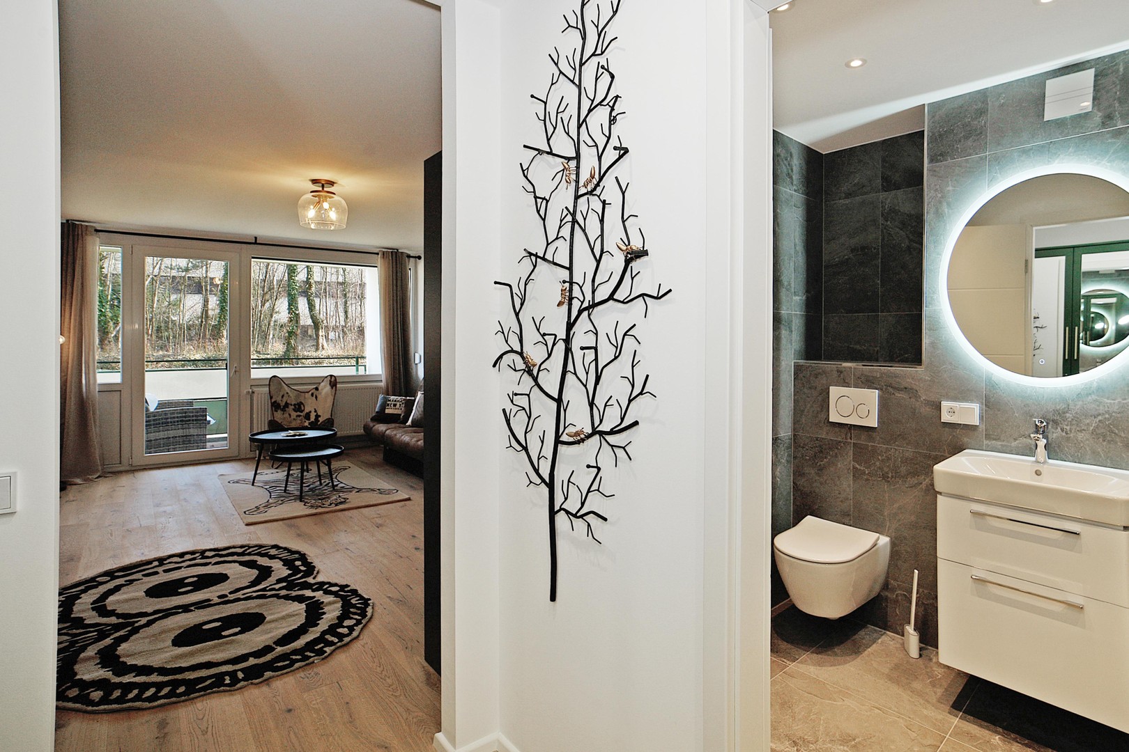 Apartment mit Balkon und EBK - komplett saniert und möbliert