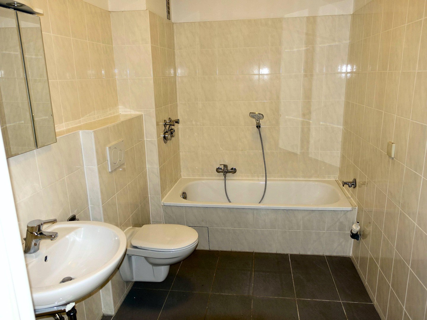 Property thumbnail 6