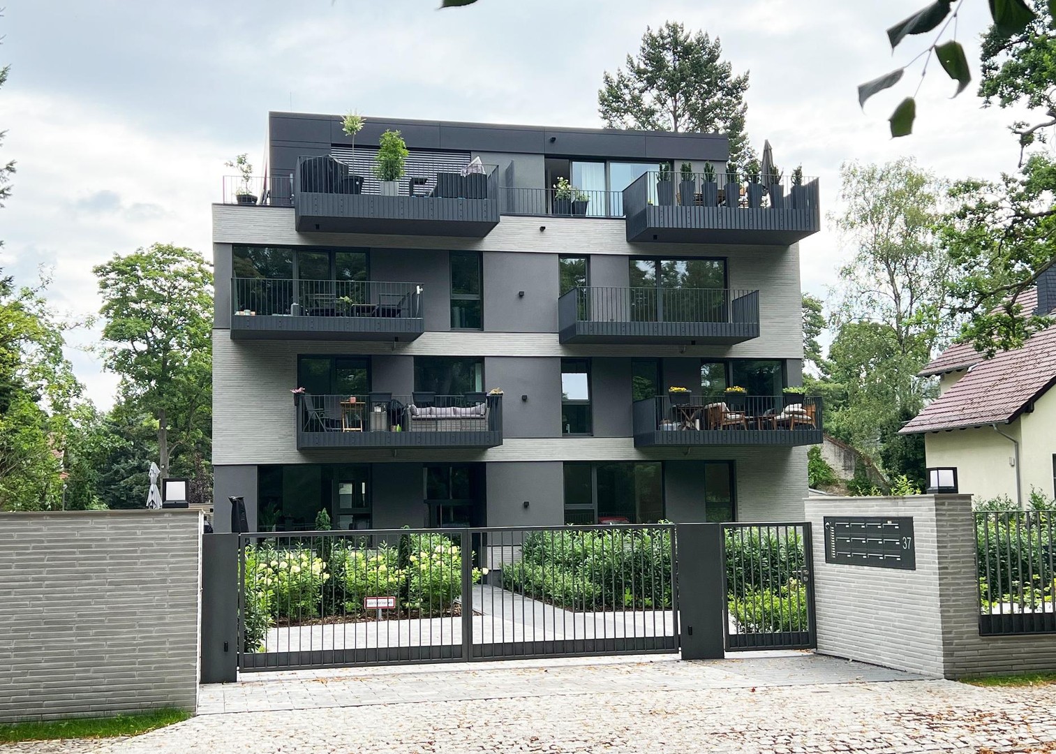 Property thumbnail 2