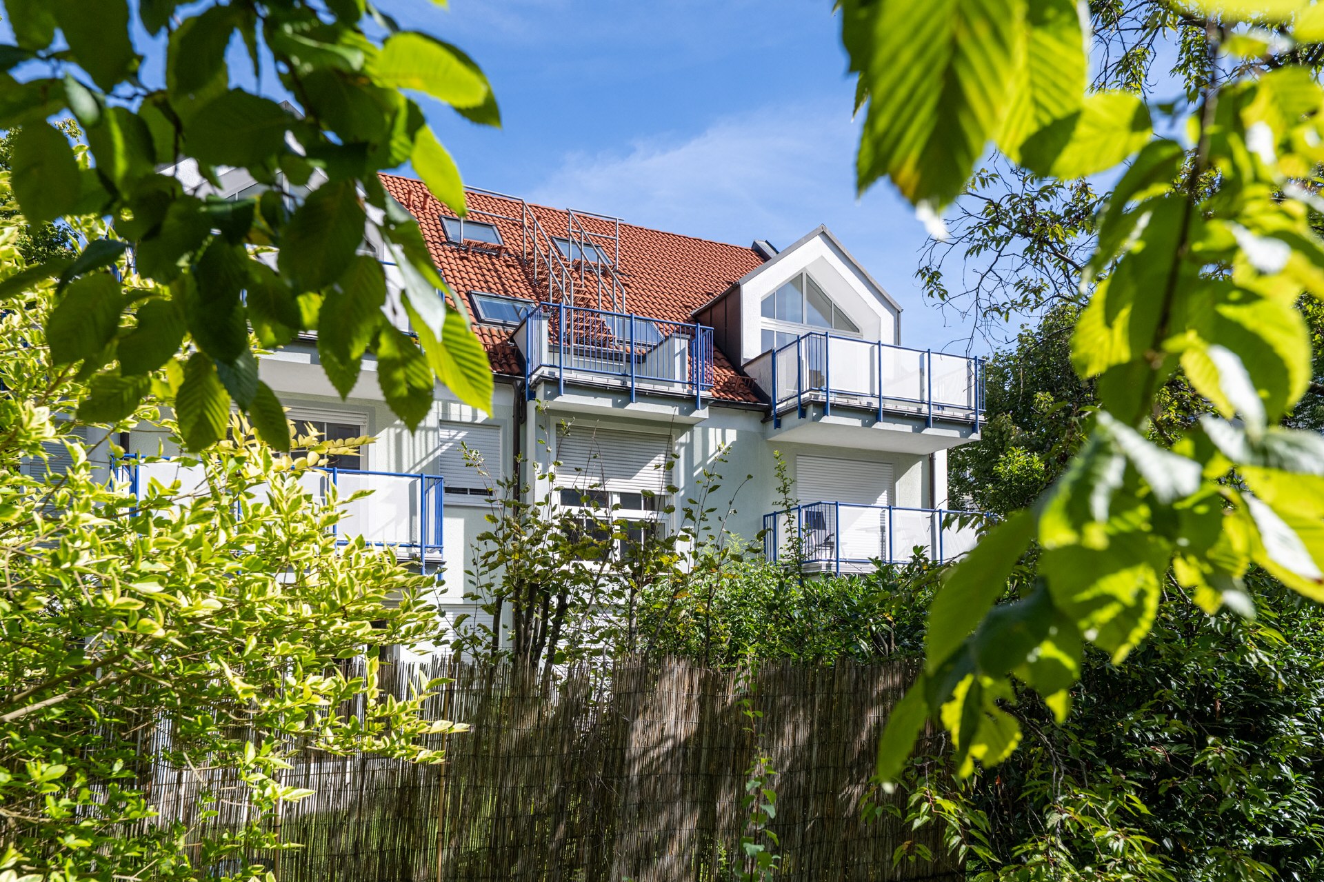 AIGNER - Lichterfülltes Dachgeschoss: Wohnen auf zwei Etagen mit Südterrasse - am Agricola-Park