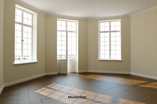 Stilvolle Altbauwohnung: 3 Zimmer, Balkon, TG-Stellplatz