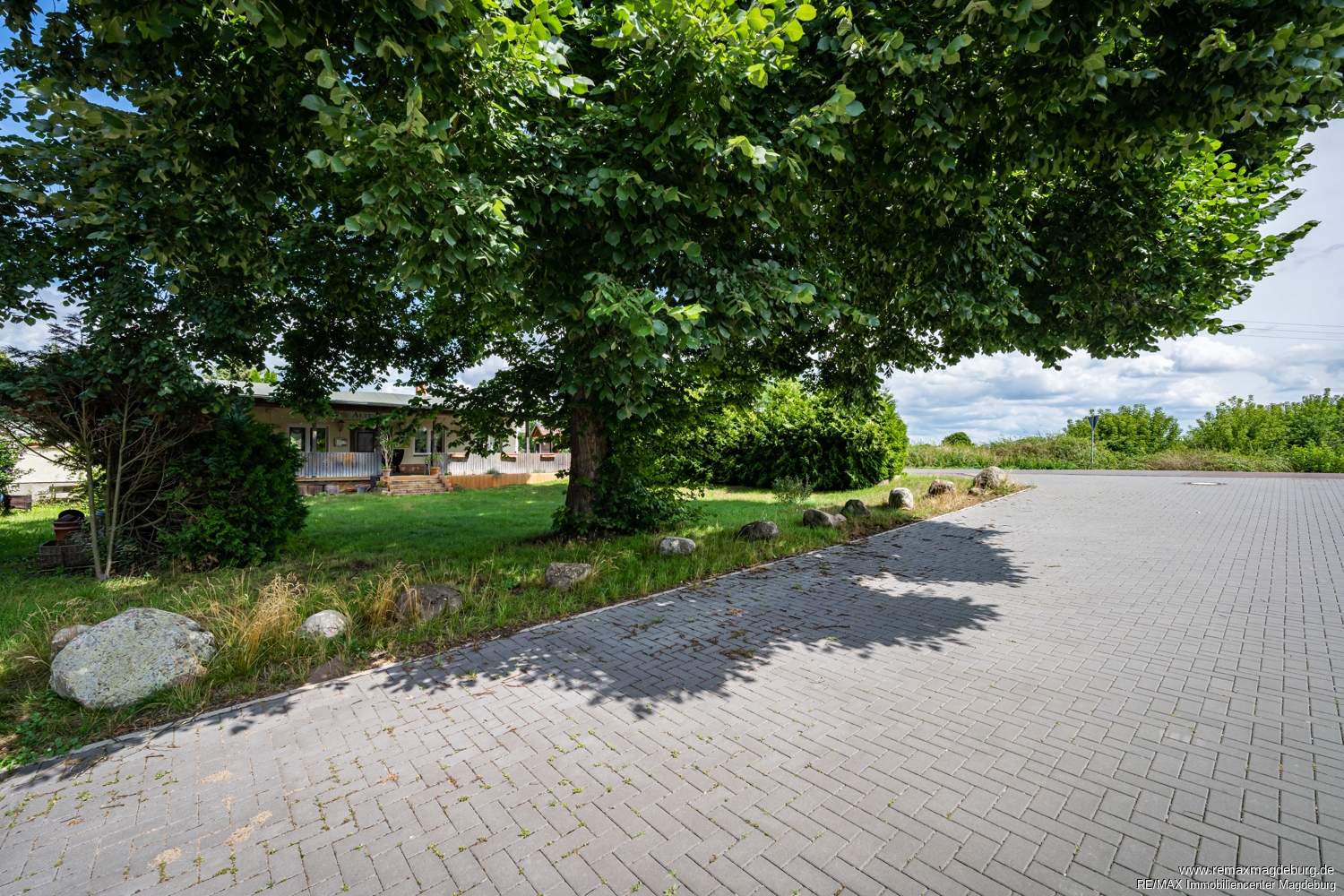 bg