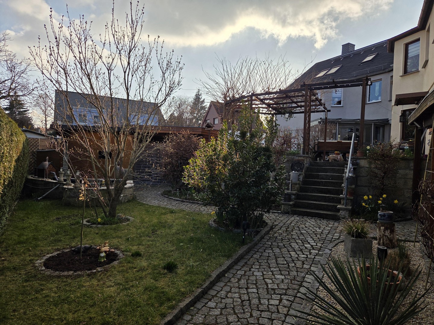 Charmantes Reihenendhaus mit 5 Zimmern+Partykeller in Dresden- Lockwitz incl. Küche