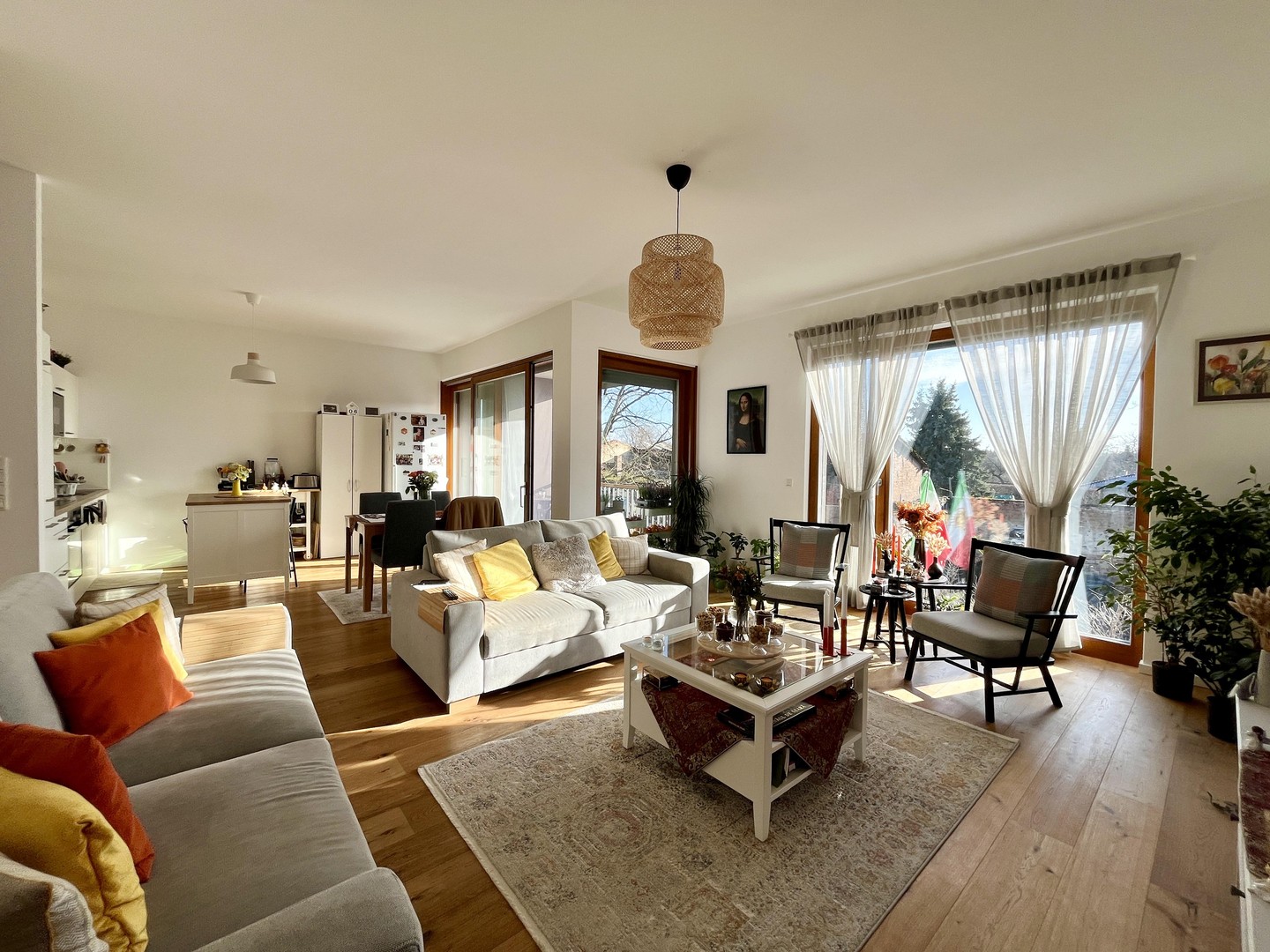 2 Schlafzimmer | offener Wohn- und Essbereich | Wannenbad mit Dusche | Fußbodenheizung | HWR