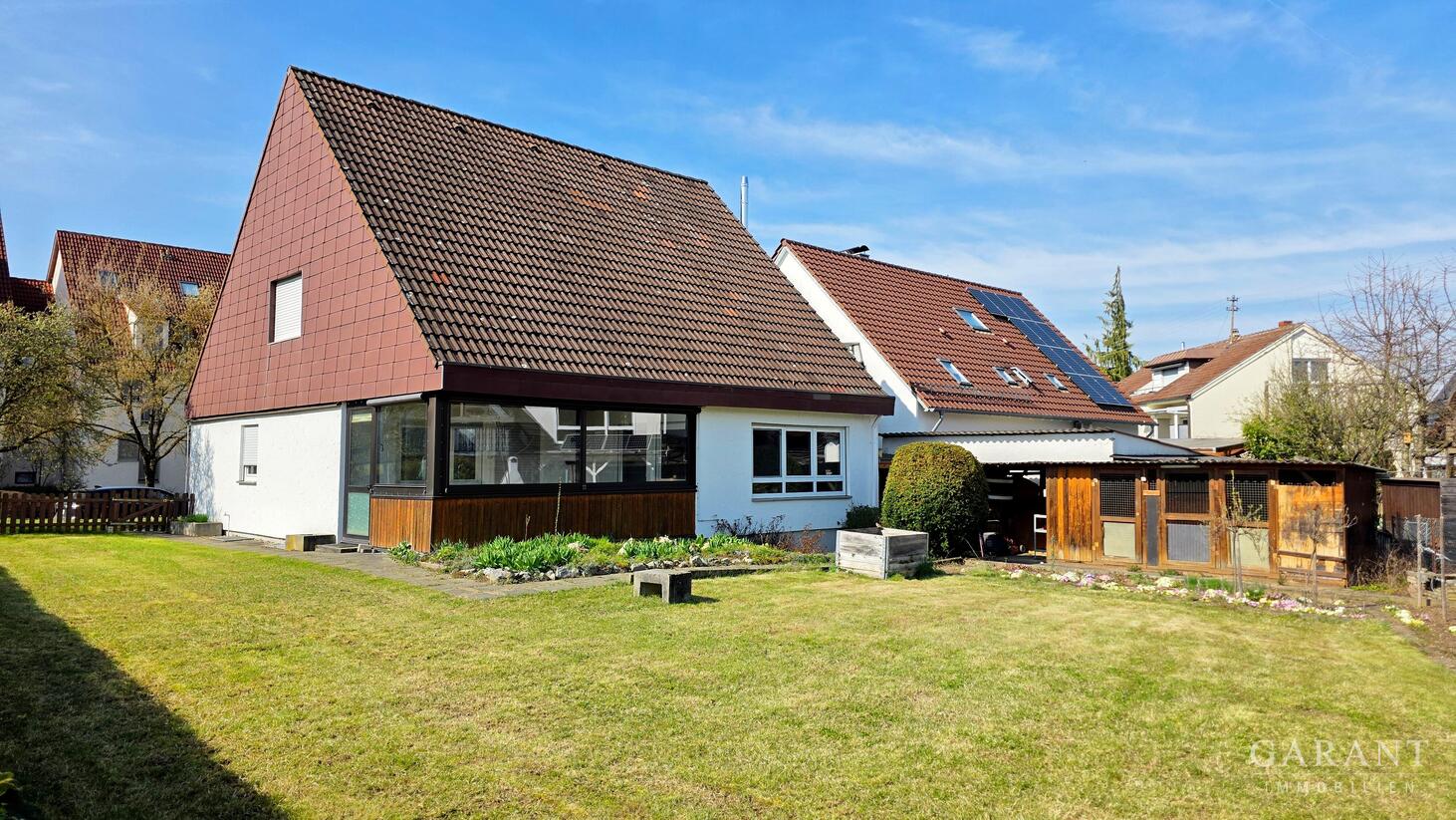 * Attraktives Einfamilienhaus * * Wintergarten - Kaminofen - 2 Bäder - große Garage * – Bissingen an der Teck – Bild 1 von 11
