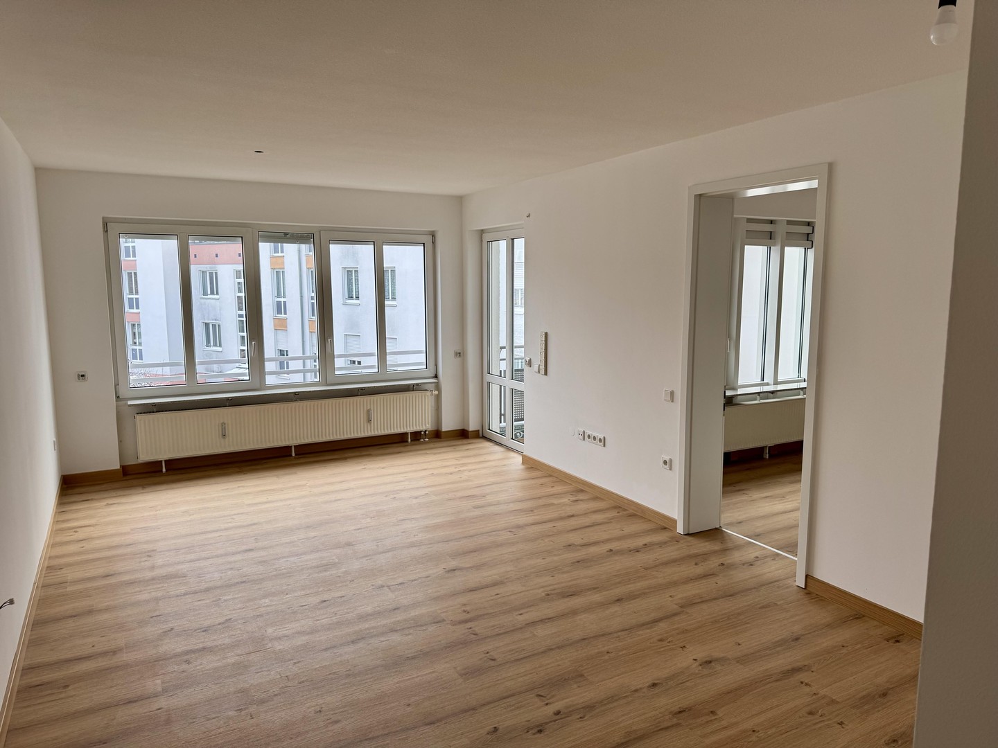 Helle 4-Zimmer Wohnung mit Balkon im 2. OG in Taufkirchen