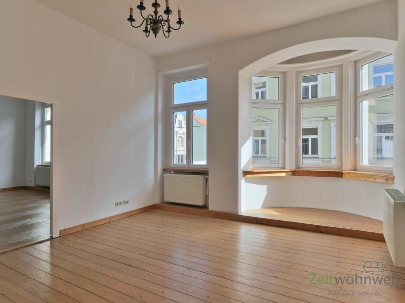 (12403_01) MGN: helle 2-Raum-Wohnung mit Parkett, Holzdielung, Stuckdecken, Balkon und Einbauküche in der Innenstadt