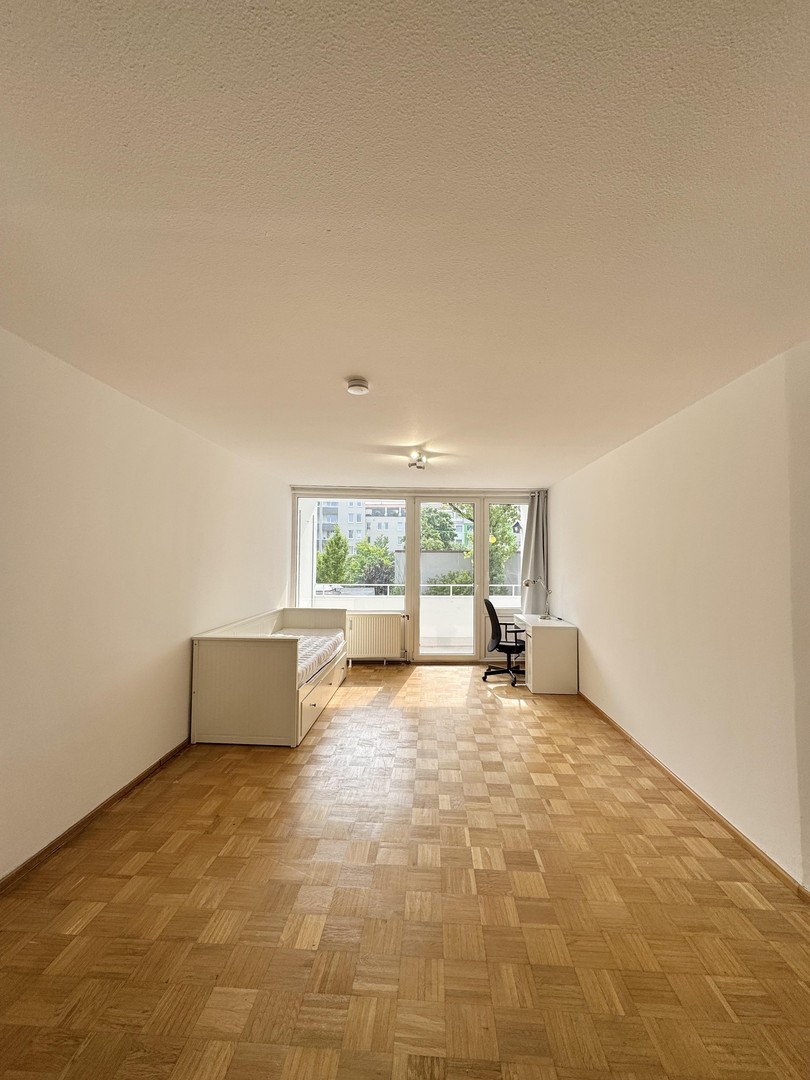 WG: Liebevoll eingerichtetes, ruhiges WG-Zimmer in Milbertshofen mit Balkon