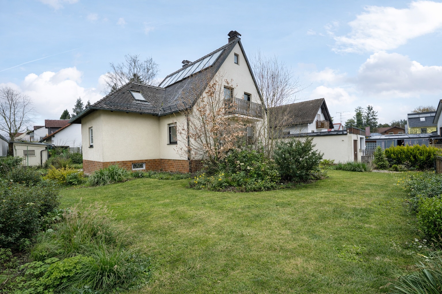 AIGNER - freistehendes Einfamilienhaus in zweiter Reihe