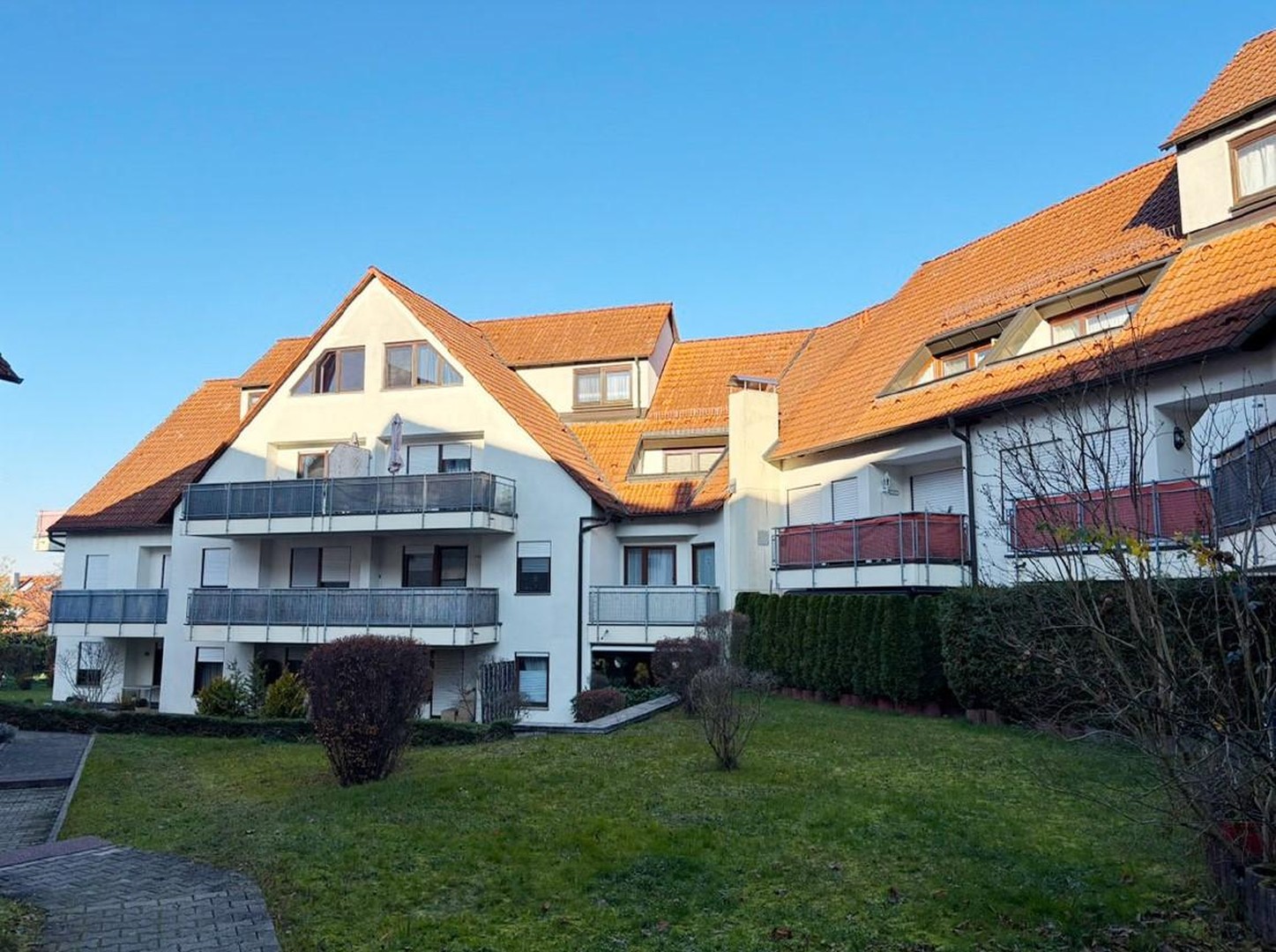 Sehr schöne 3,5‑Zi.-Galerie‑Wohnung mit Dachterrasse & 2 TG in Plattenhardt