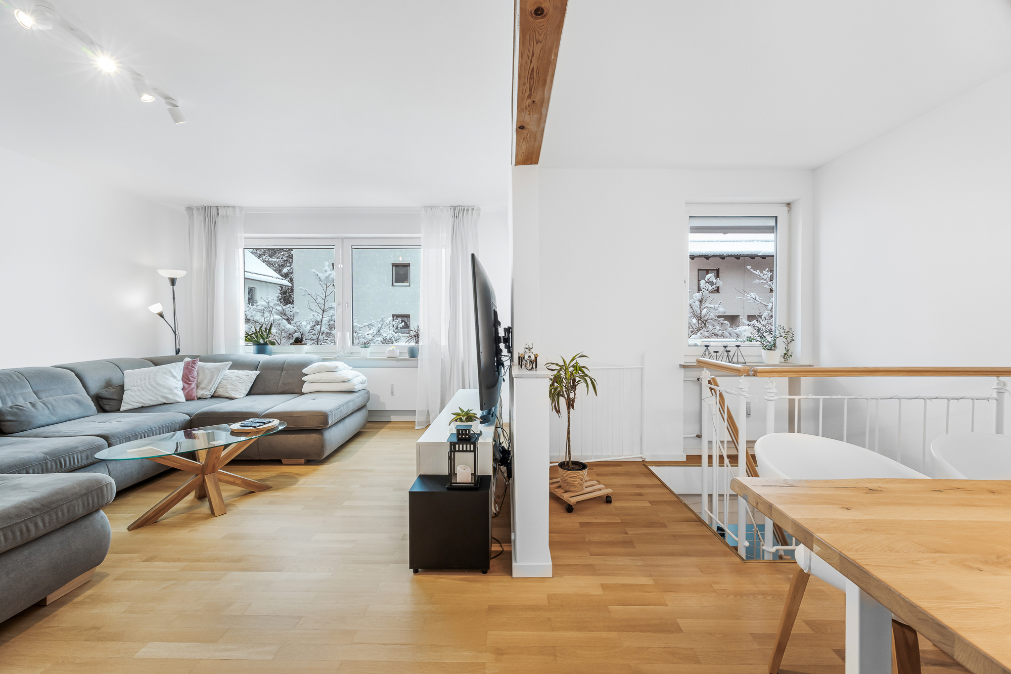 Wohnen auf zwei Ebenen - Moderne Wohnung mit West-Loggia – München – Vorschaubild 2