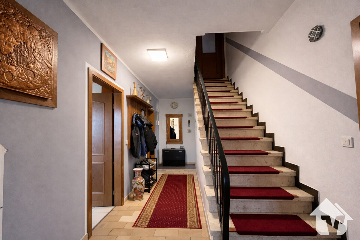 Immobilie in Lähden - Zwei Wohnwelten, ein Zuhause – großzügiges Zweifamilienhaus mit Charakter in Holte. - Bild 3