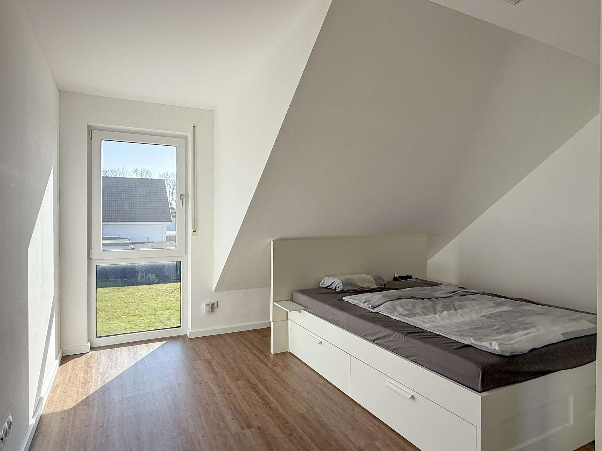 2018 gebaut | Massivhaus | ca. 1000 m² Grundstück | Kamin | Fußbodenheizung | u.v.m. – Schönwölkau – Vorschaubild 12