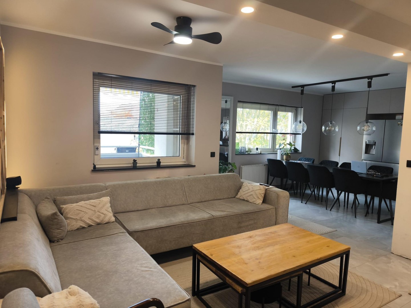 helle 2,5 / 3 Zimmer-Wohnung in Düsseldorf-Benrath großer Balkon & Grünfläche privat