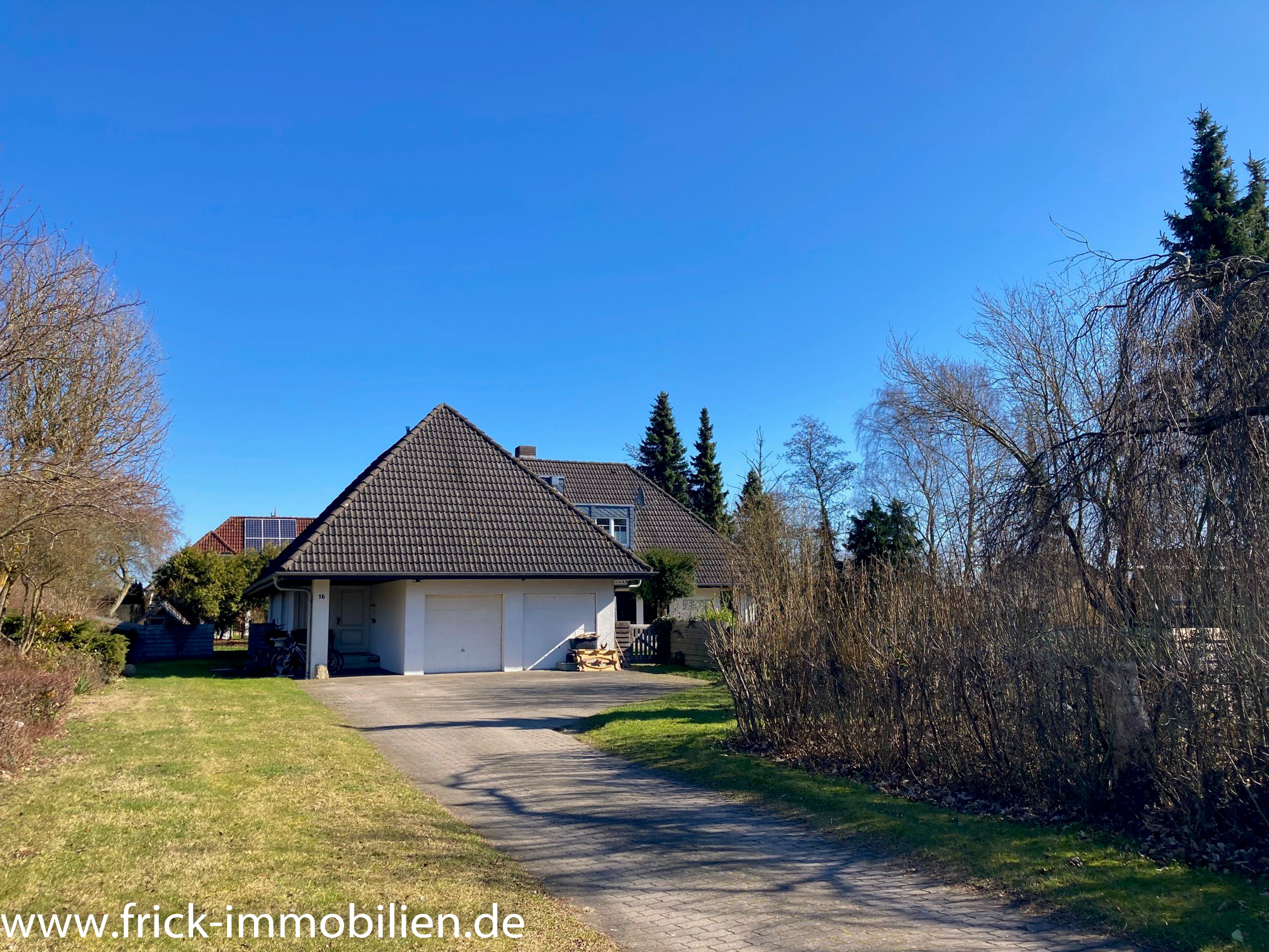 Großes Wohnhaus mit Garage und parkähnlichem Garten – Oldenburg in Holstein – Vorschaubild 2