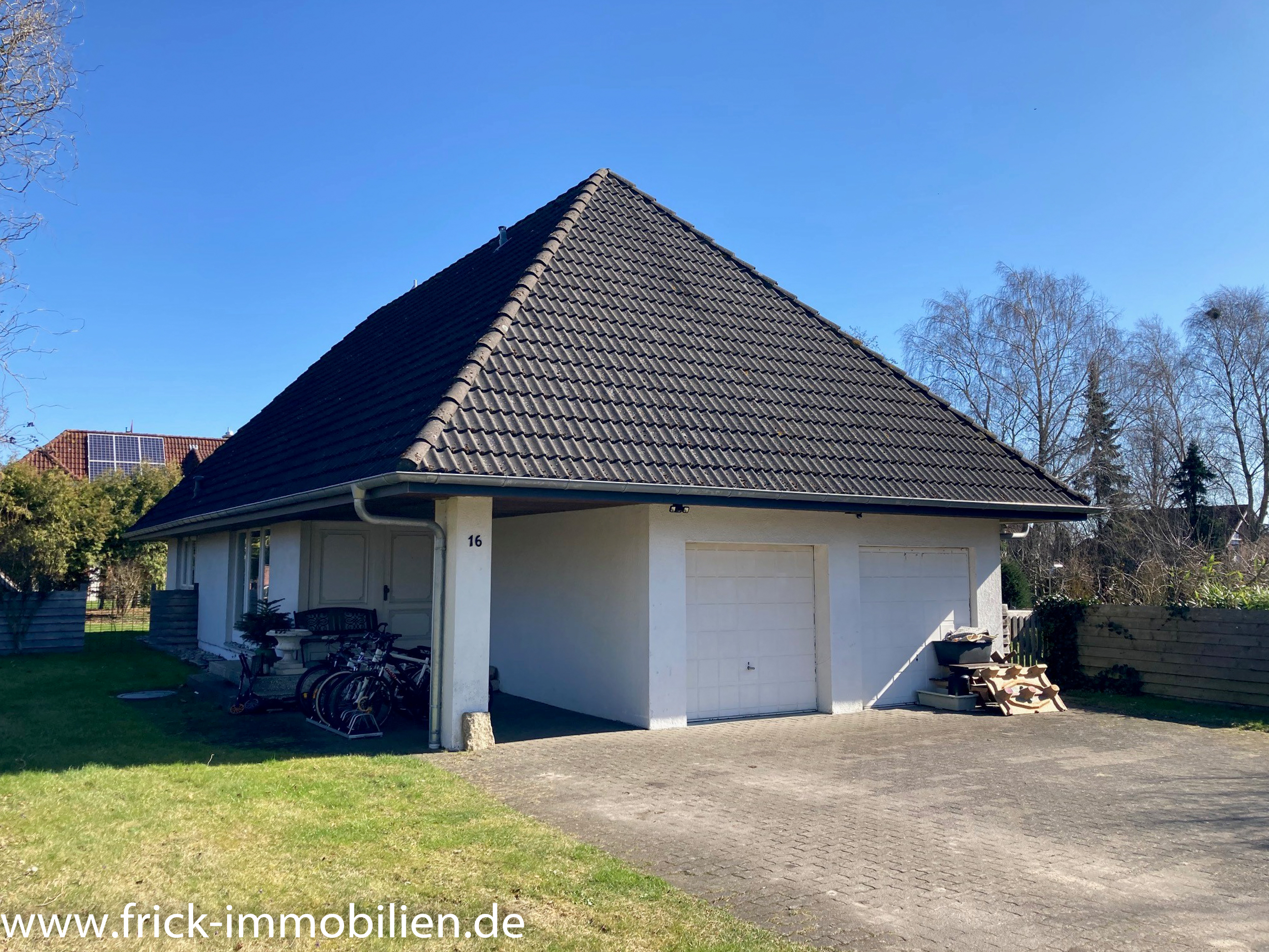 Großes Wohnhaus mit Garage und parkähnlichem Garten – Oldenburg in Holstein – Vorschaubild 3